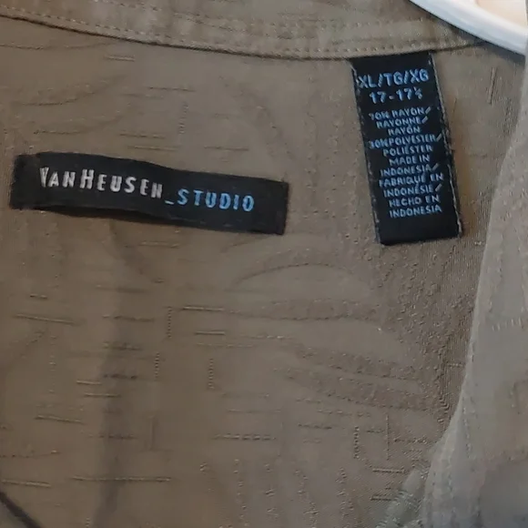 Men's Hawaiian Shirt - Picture 3 of 7